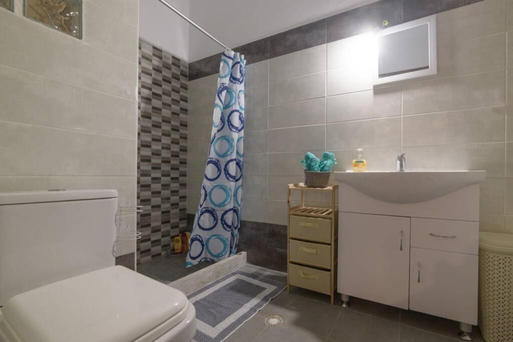 Bright Newly Renovated Apt Near Beach & Center+Ac Anemomylos Exterior photo
